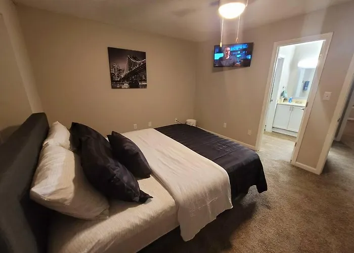 Townhome Near Lake + Walk To Braves