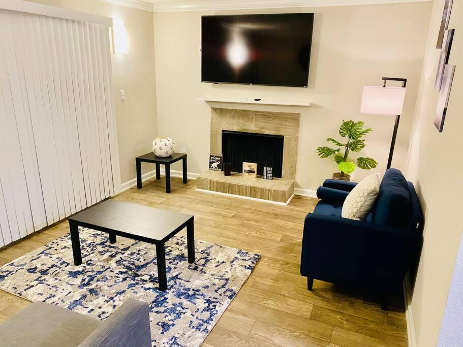 Townhome Near Lake + Walk To Braves Apartment