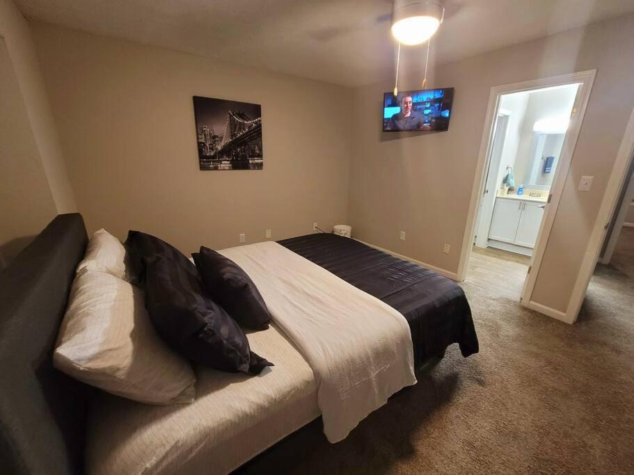 Apartment Townhome Near Lake + Walk To Braves